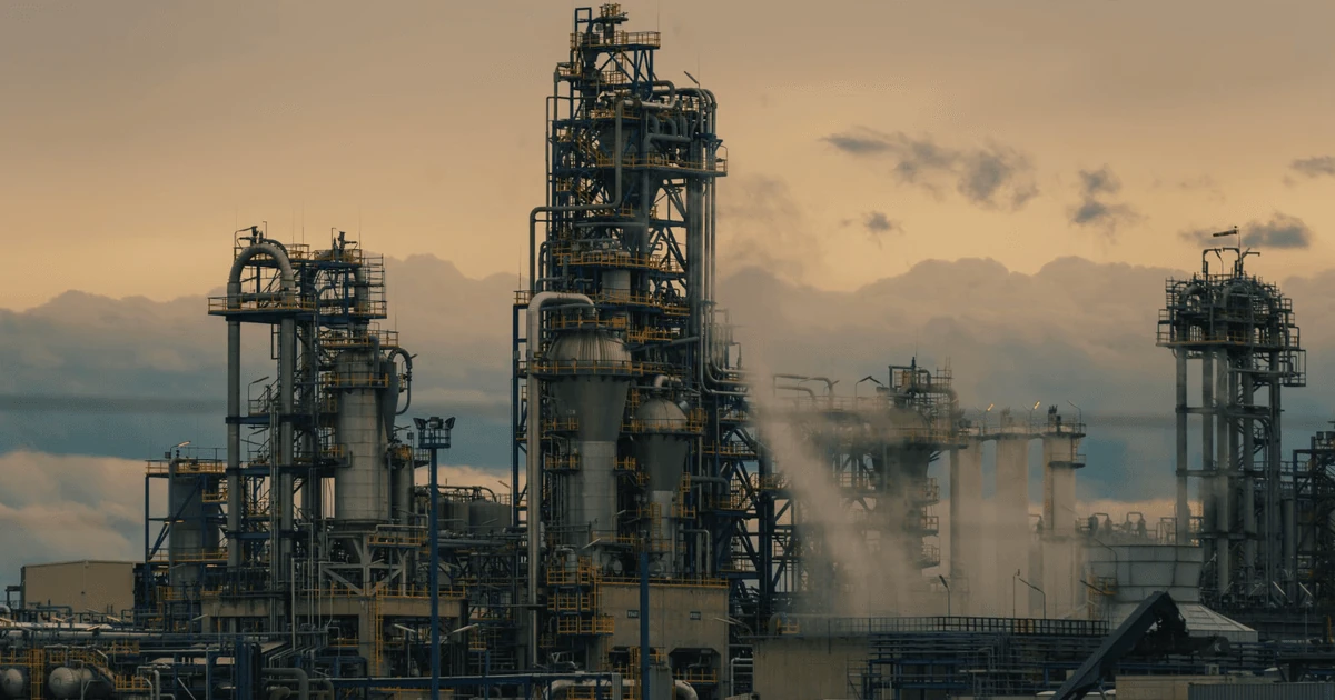 Нафтопереробний завод (ілюстративне фото)