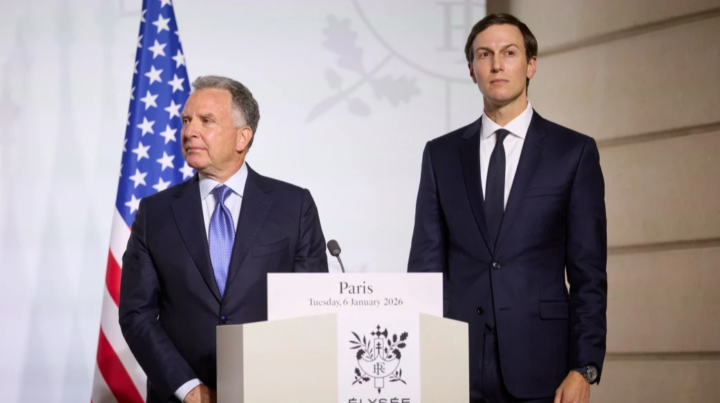 Спецпосланець президента США Стів Віткофф та зять Дональда Трампа Джаред Кушнер під час офіційного заходу